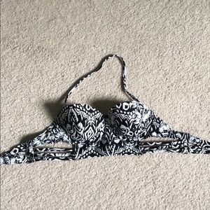 strapless or not strapless bikini top